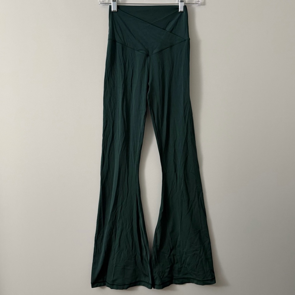 Offline by Aerie Size Medium Real Me Leggings Flare Hi-Rise Crossover Green Used - Picture 1 of 6